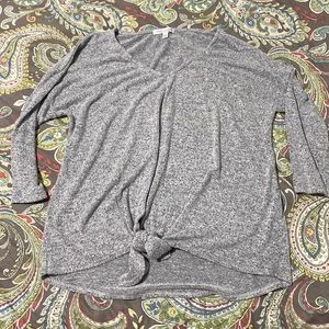 Light and soft sweater with tie front waist